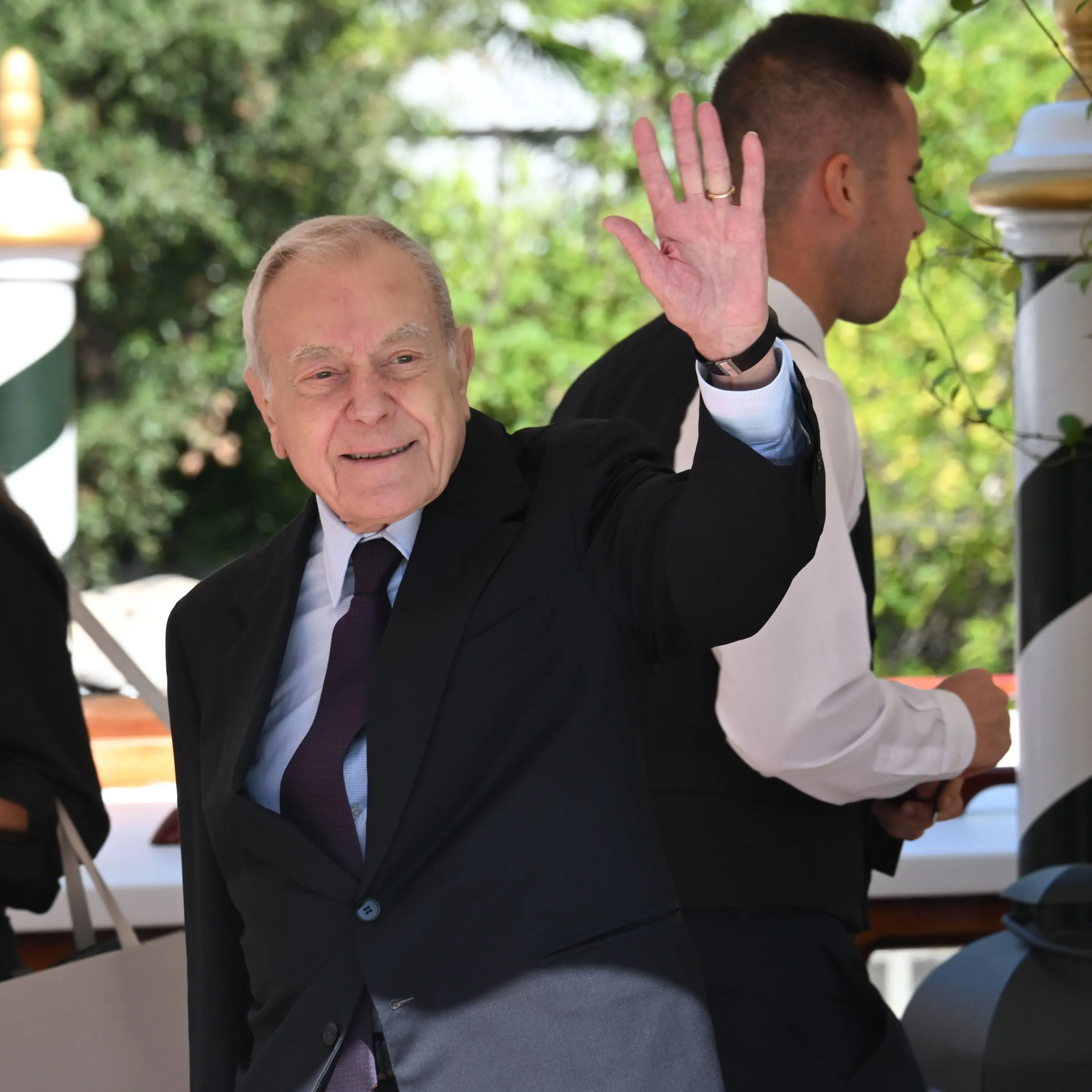 <p>Gianni Letta, l’uomo che sussurrava le rotte a Berlusconi: a 91 anni Forza Italia si affida ancora alla sua mediazione</p>