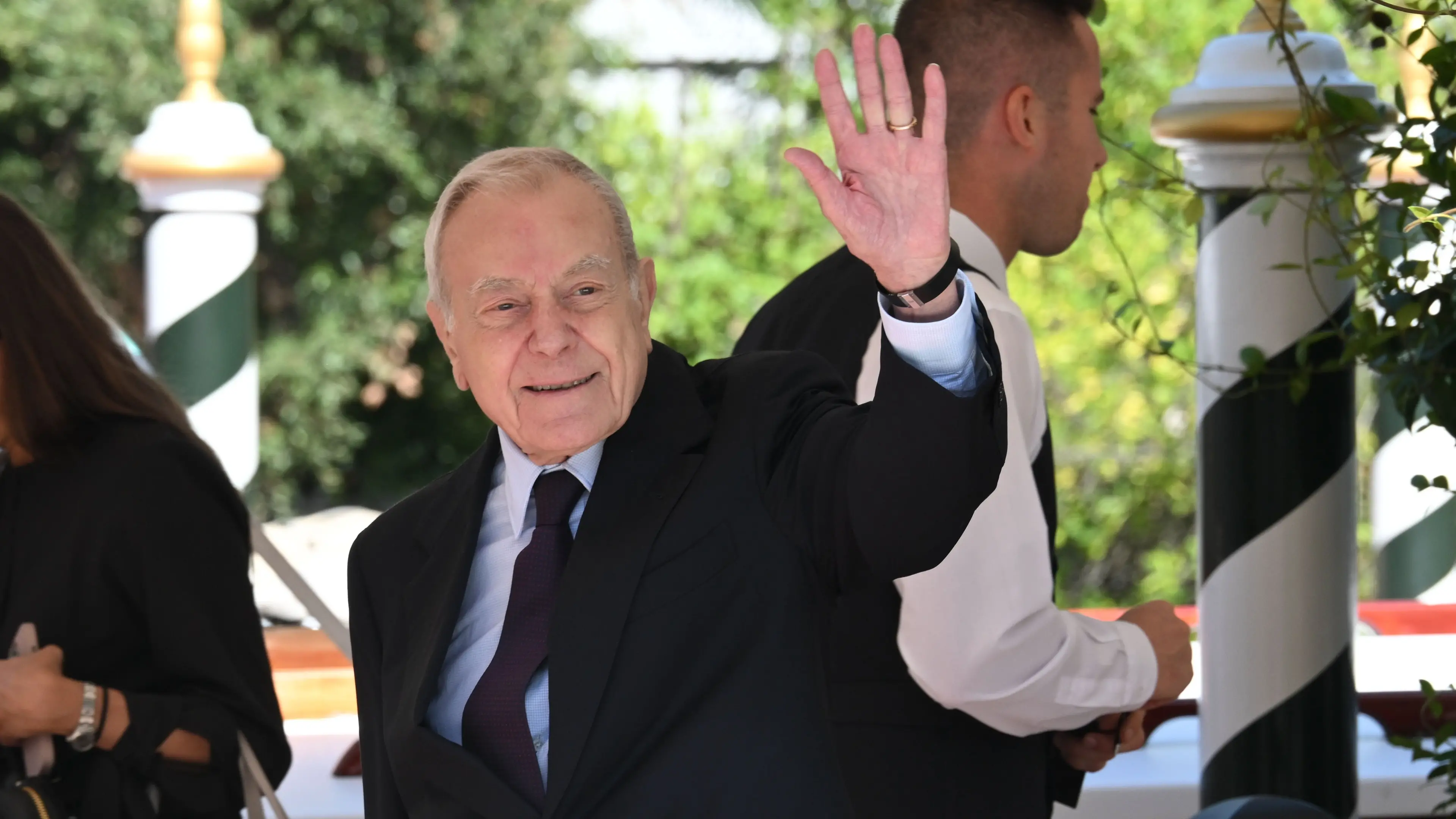 Gianni Letta, l’uomo che sussurrava le rotte a Berlusconi: a 91 anni Forza Italia si affida ancora alla sua mediazione\n