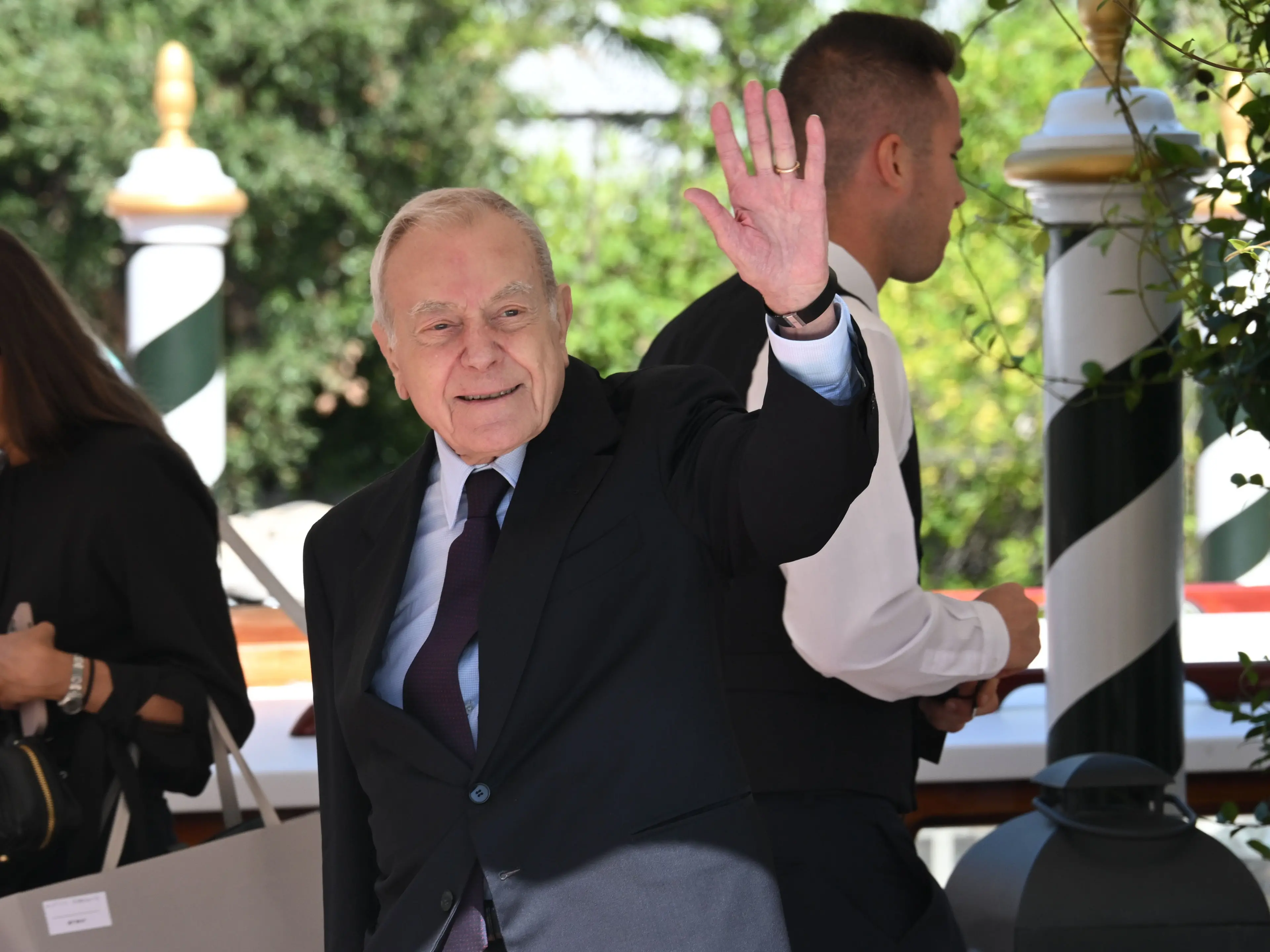 Gianni Letta, l’uomo che sussurrava le rotte a Berlusconi: a 91 anni Forza Italia si affida ancora alla sua mediazione\n
