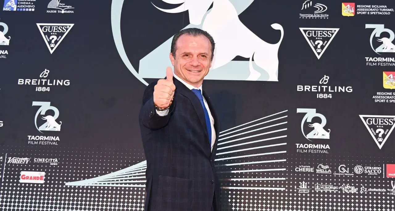 Cateno De Luca porta Schifani a Taormina ma guarda già a Roma: la partita nazionale di Sud chiama Nord verso il 2027\n