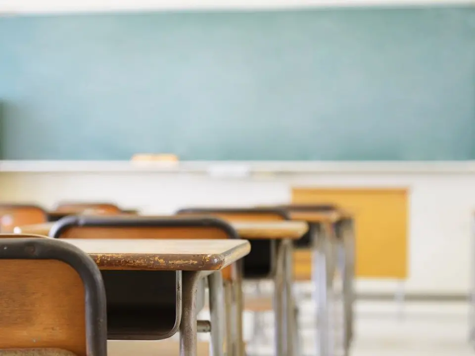 Meloni e il tetto agli studenti stranieri, il paradosso calabrese: in alcuni borghi sono loro a salvare le scuole