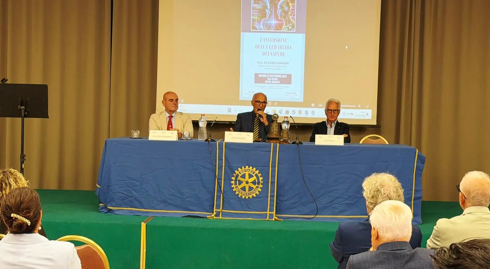 La gerarchia dei saperi nell’ultumo caminetto del Rotary “Cosenza Nord”\n