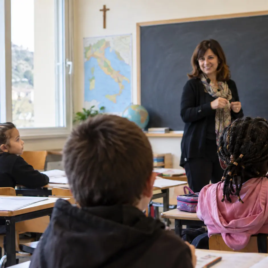 <p>Gli sttudenti stranieri e il paradosso calabrese: in alcuni borghi senza di loro non ci sarebbe la scuola</p>