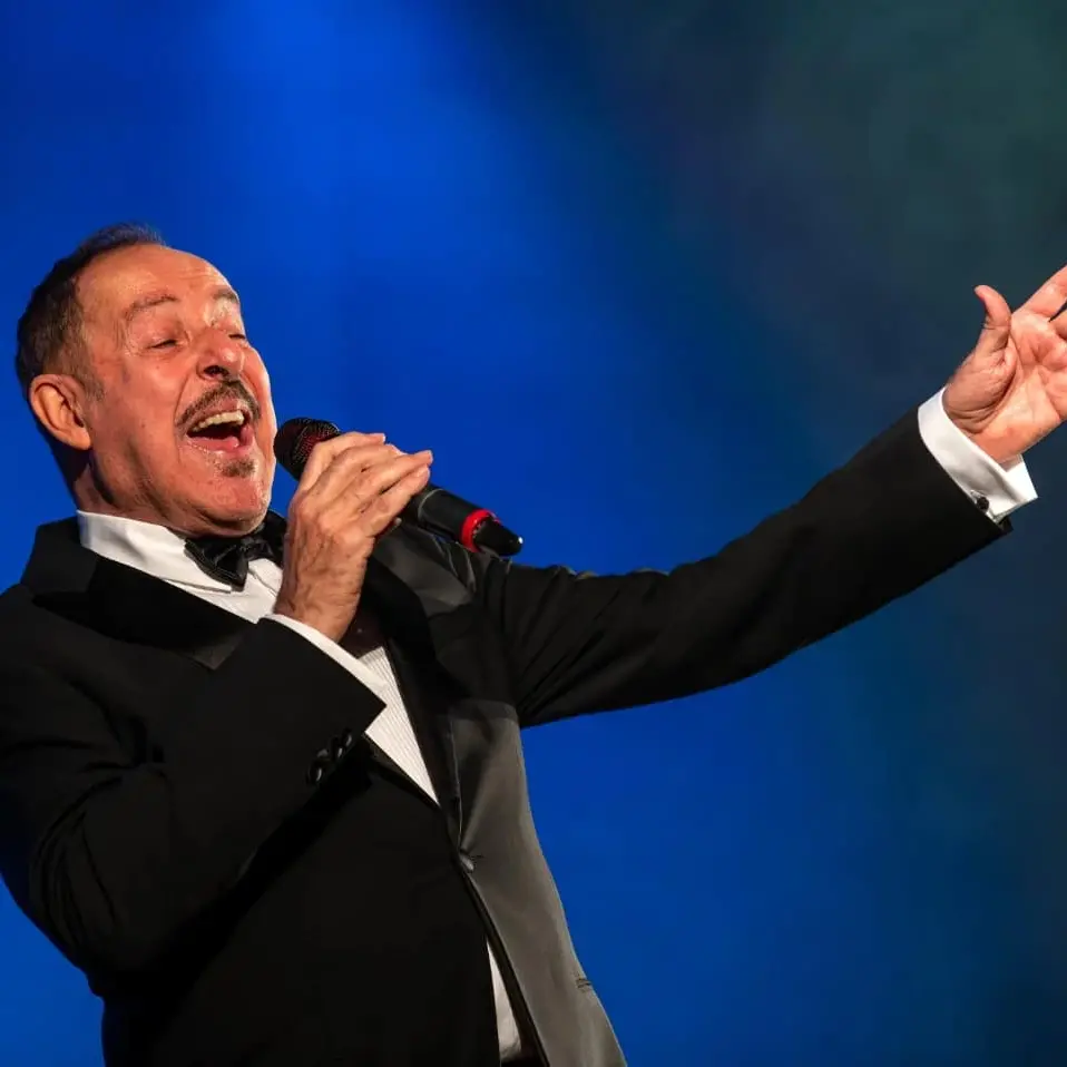 Massimo Lopez arriva a Vibo Valentia: al Teatro Comunale uno show tra imitazioni, comicità e grande swing\n