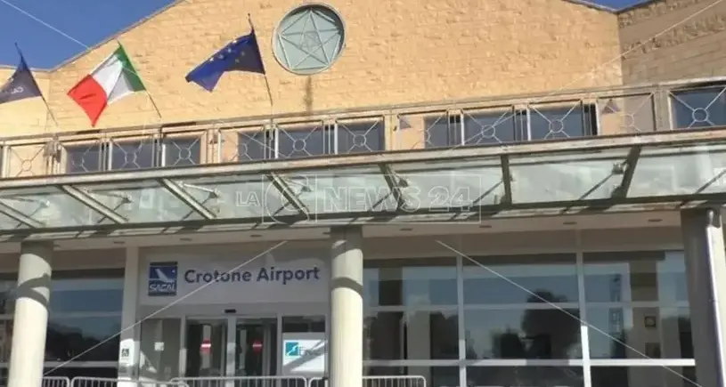 Aeroporto di Crotone, Barbuto torna all’attacco: «Chiarezza sui fondi e sulla gestione\u00A0del Sant’Anna»\n
