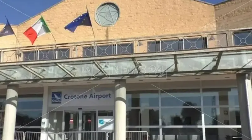 Aeroporto di Crotone, Barbuto torna all’attacco: «Chiarezza sui fondi e sulla gestione\u00A0del Sant’Anna»\n