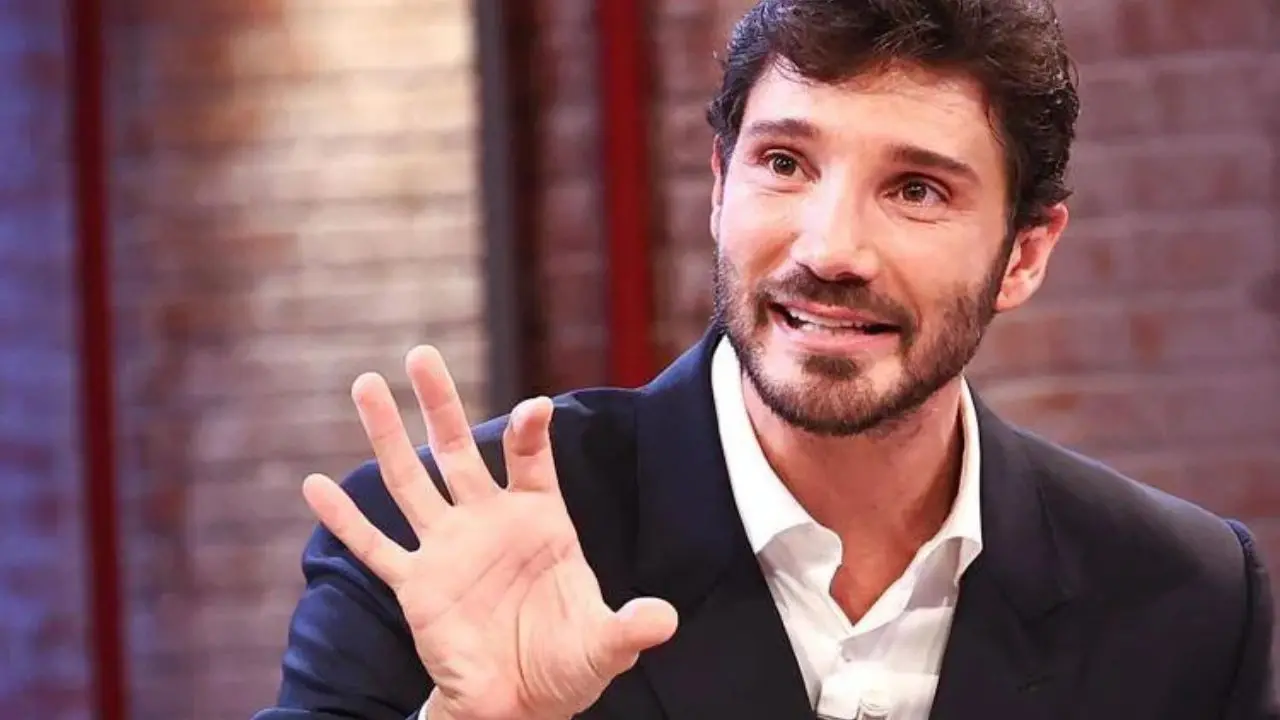 Sanremo 2027, arriva la “Serata Performance”: è la novità che apre l’era De Martino\n