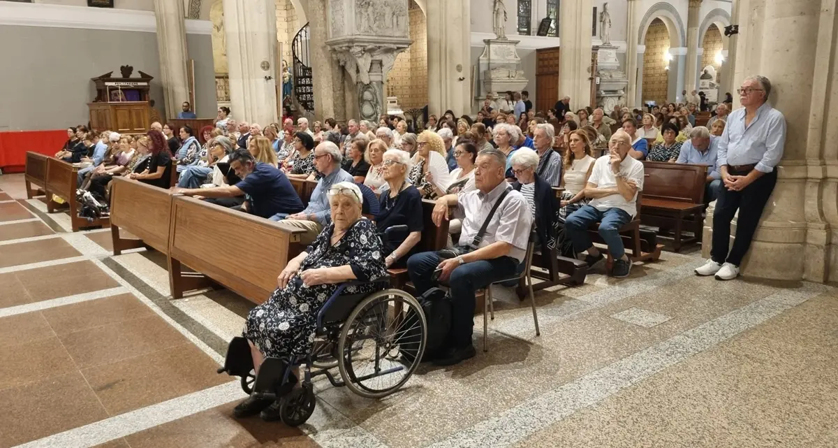 La Poesia si fa Preghiera al Duomo di Reggio: un inno d'Amore e di Pace sotto lo sguardo della Consolatrice\n