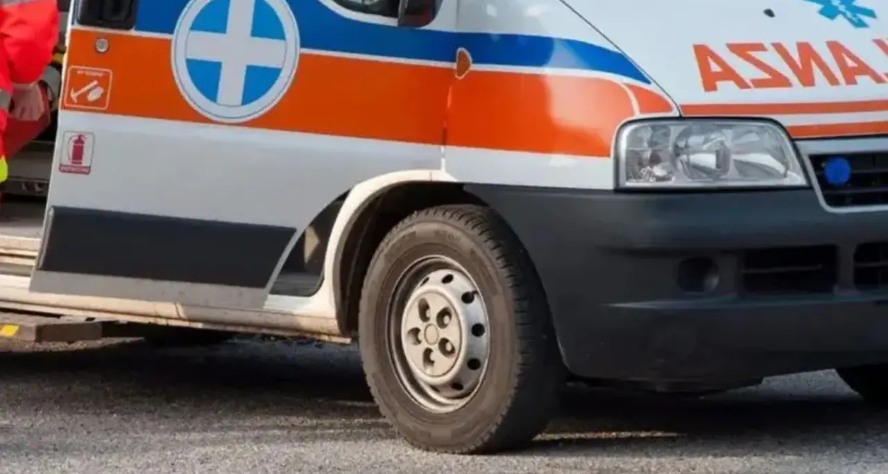 <p>Incidente sull'A2, <span style=\"color:hsl(0, 75%, 60%);\">muore un 23enne cosentino </span>nello scontro tra due auto e un tir</p>