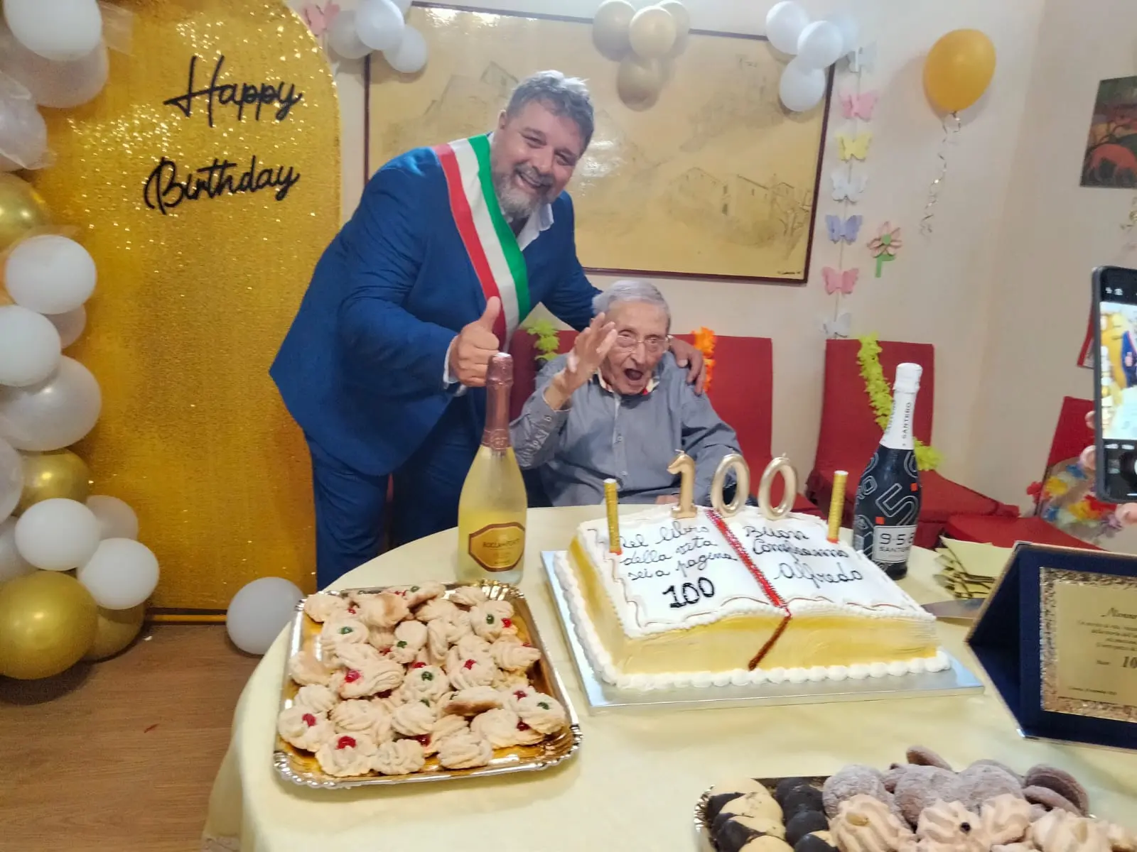 Alfredo Galluzzo compie 100 anni: una vita tra famiglia, lavoro e passione per il calcio\n