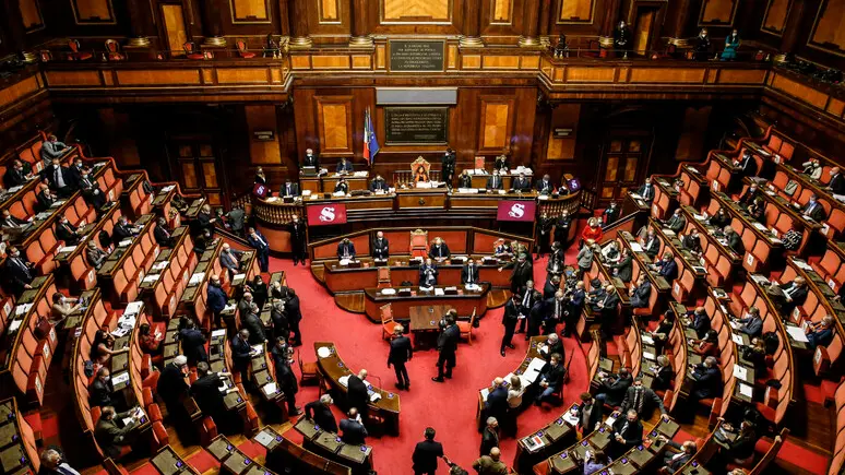 <p>Legge elettorale, con il voto anticipato a rischio le pensioni di mezzo Parlamento: <span style=\"color:hsl(0, 75%, 60%);\">ecco i nomi (con 10 calabresi)</span></p>