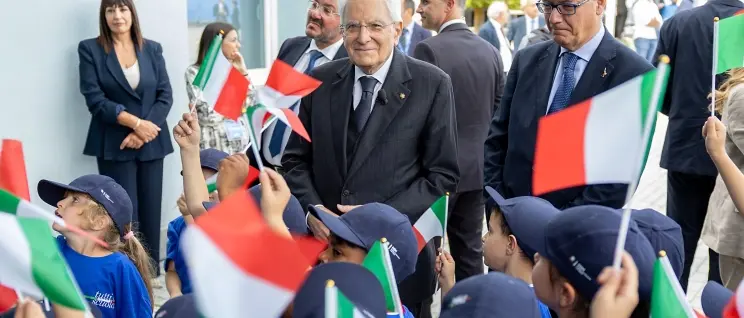 Mattarella avverte sulla scuola: «Non formare ghetti, non alzare barriere». Il monito dopo l'annuncio di Meloni\n