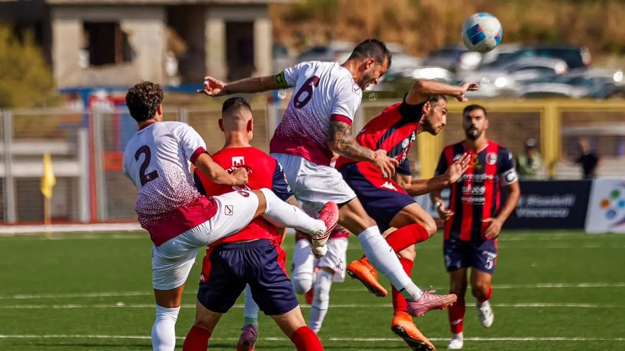 La Reggina blinda la porta e si prende il primato: in Italia nessuno come gli amaranto\n