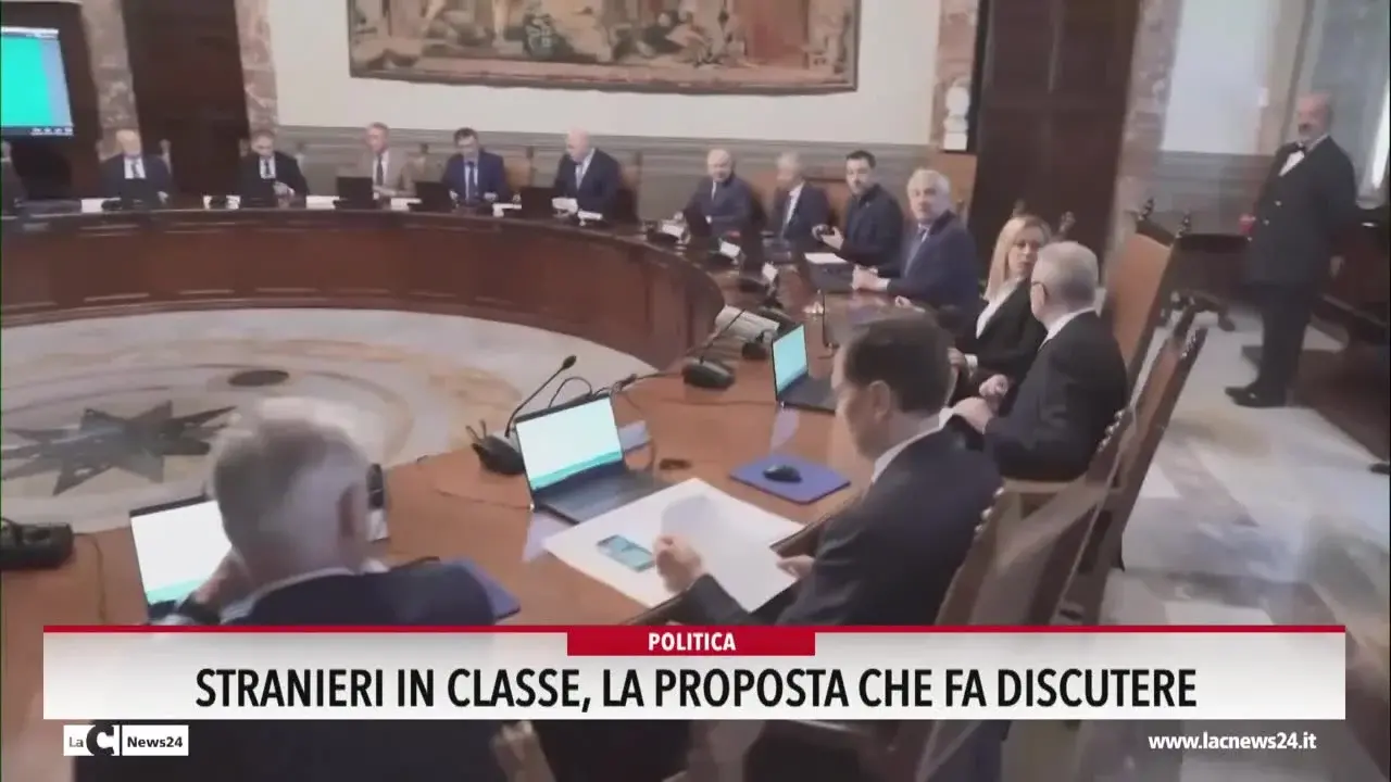 STRANIERI IN CLASSE, LA PROPOSTA CHE FA DISCUTERE