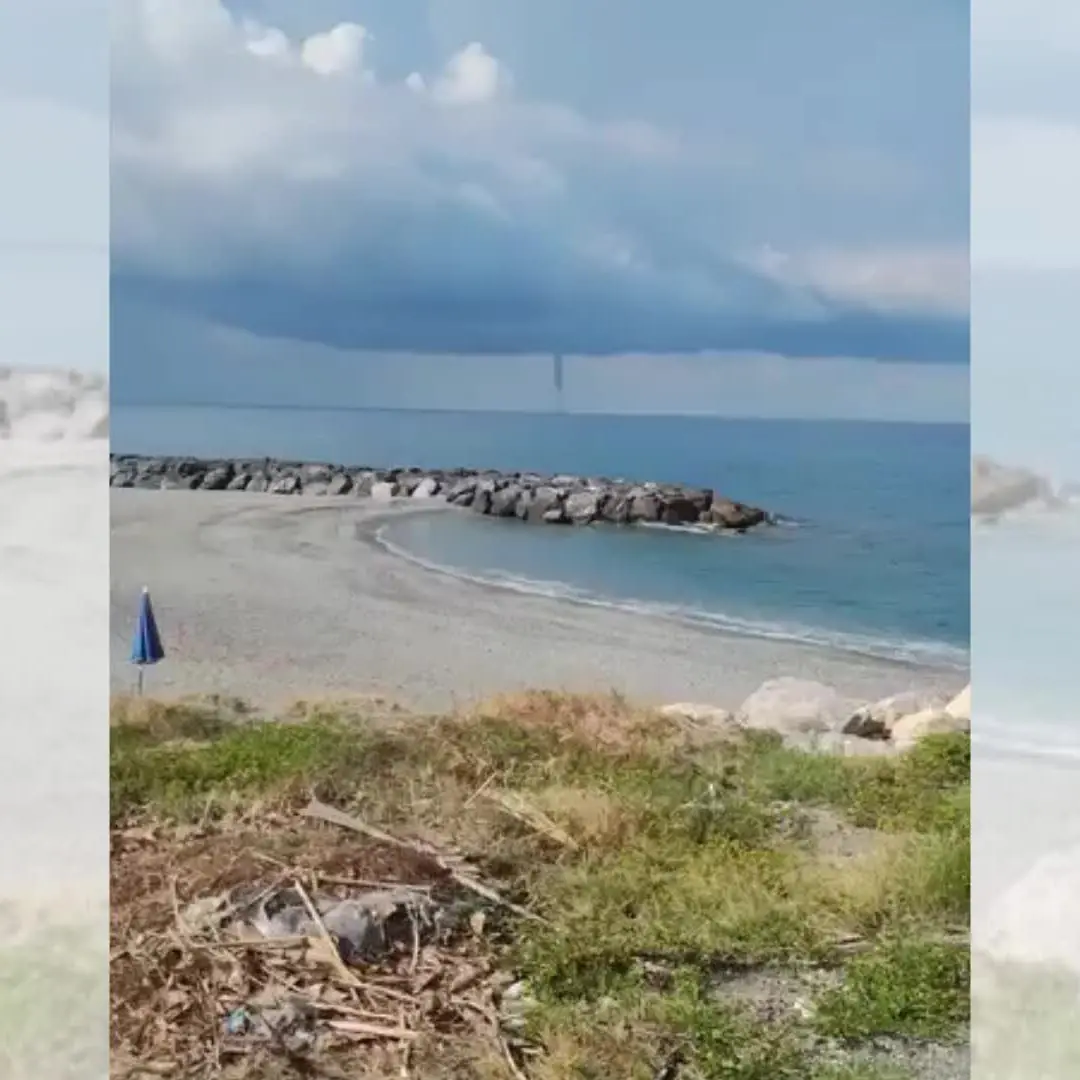 Amantea, tromba marina al largo della costa