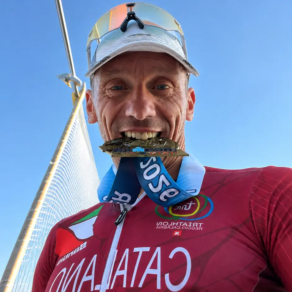 Antonino Catalano abbatte il muro delle dieci ore all’Ironman di Cervia: l’avvocato di Catona chiude la sfida in 9 ore e 55 minuti\n
