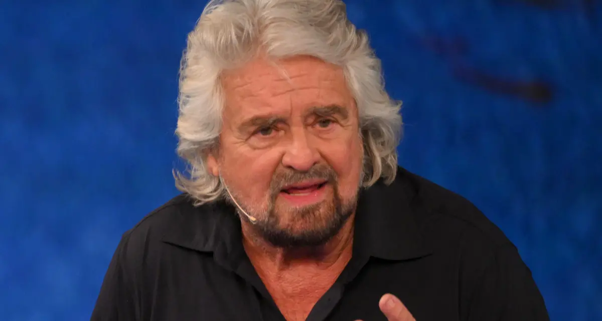 «Il Movimento 5 stelle di oggi? Senza idee,\u00A0è diventato un partito normale»: l’affondo di Grillo a Conte\n