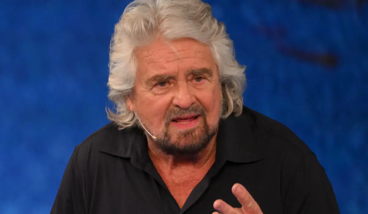 «Il Movimento 5 stelle di oggi? Senza idee,\u00A0è diventato un partito normale»: l’affondo di Grillo a Conte\n