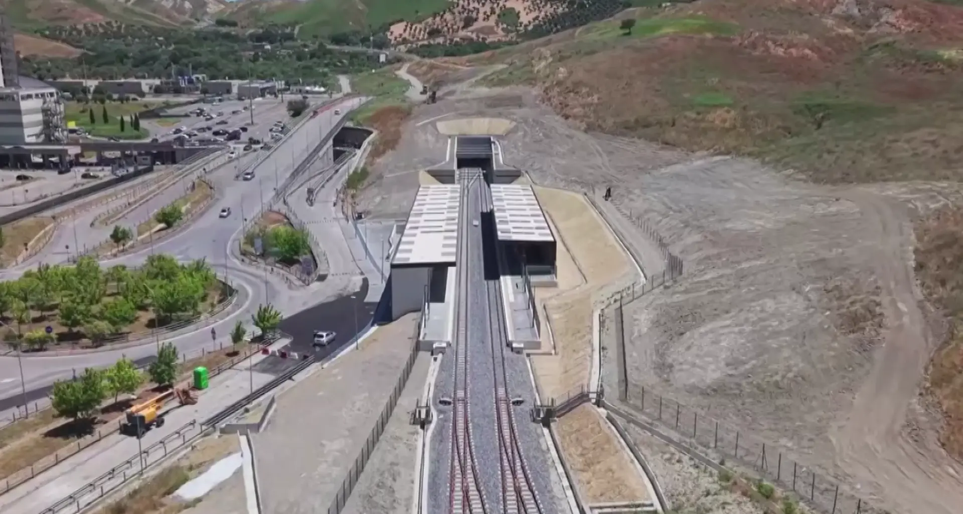 A nove mesi dall’inaugurazione la Metropolitana di Catanzaro arranca ancora su un solo binario