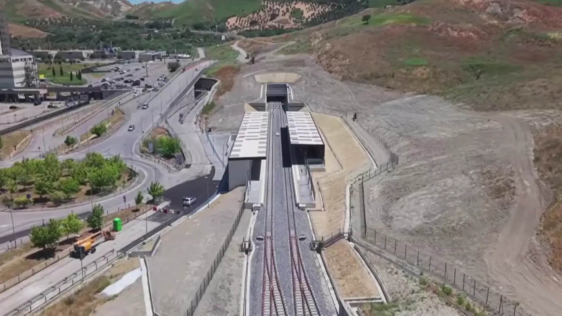 A nove mesi dall’inaugurazione la Metropolitana di Catanzaro arranca ancora su un solo binario