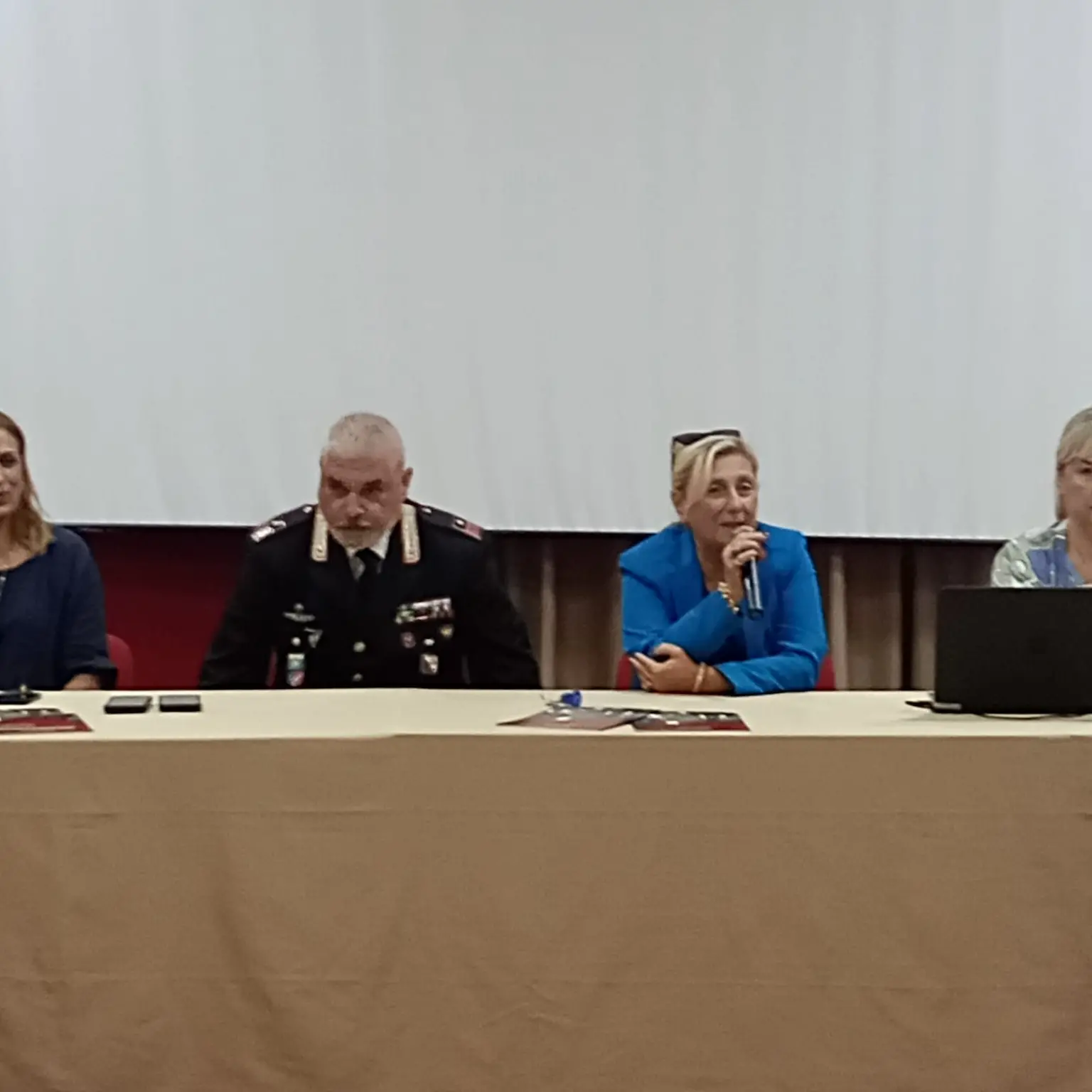 Intelligenza artificiale e tutela dei giovani: incontro al Piria di Rosarno con l'Arma dei Carabinieri\n