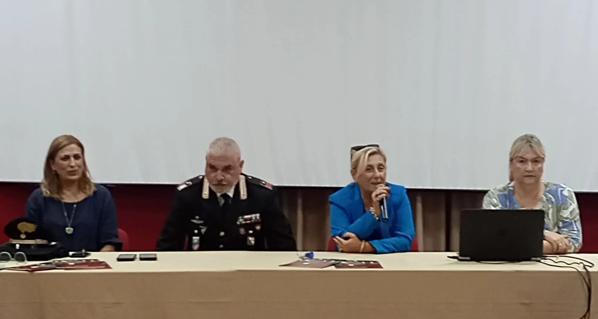 Intelligenza artificiale e tutela dei giovani: incontro al Piria di Rosarno con l'Arma dei Carabinieri\n