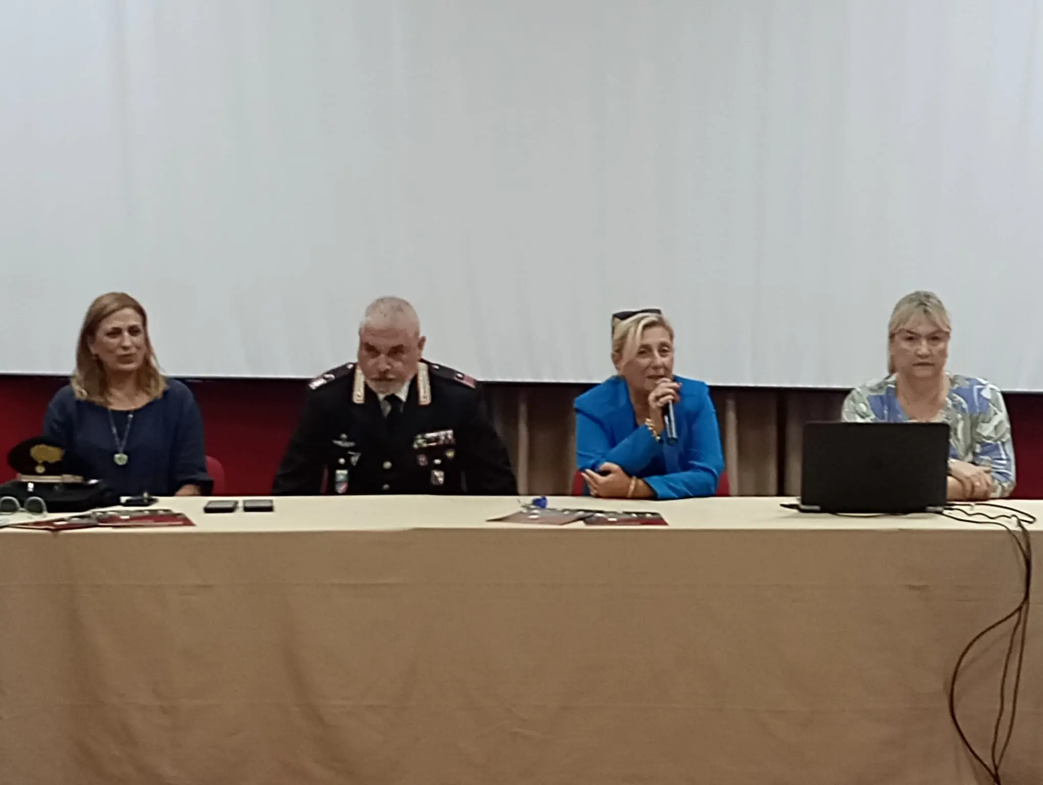 Intelligenza artificiale e tutela dei giovani: incontro al Piria di Rosarno con l'Arma dei Carabinieri\n
