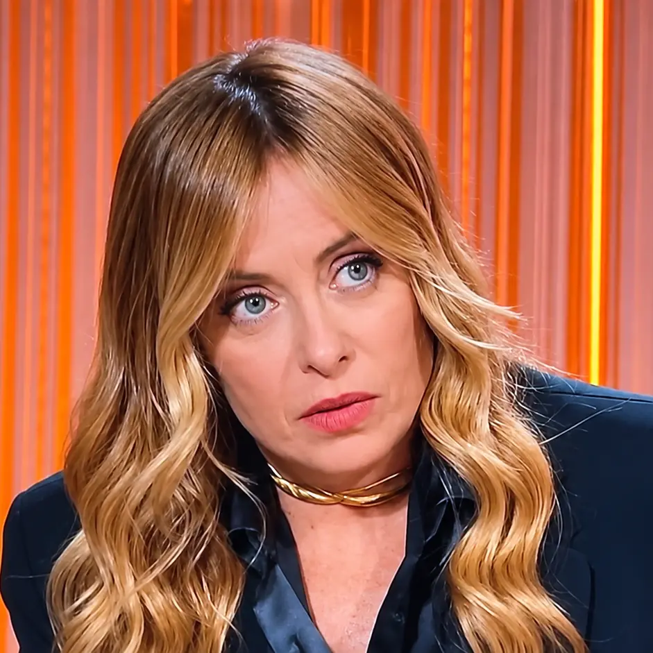 Meloni guarda al 2027: da Bruno Vespa apre a Schlein, sfida Vannacci e blinda la legge elettorale\n