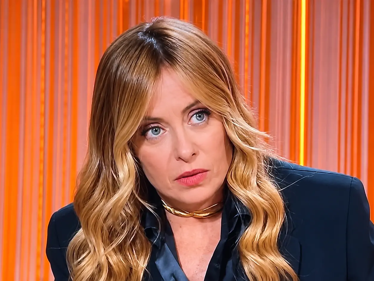 Meloni guarda al 2027: da Bruno Vespa apre a Schlein, sfida Vannacci e blinda la legge elettorale