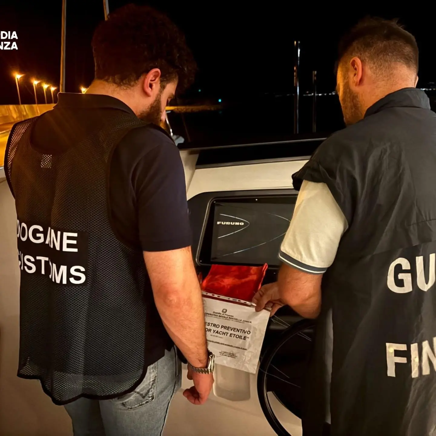 Roccella Jonica, yacht sotto sequestro per contrabbando aggravato: contestati oltre 2 milioni di euro di diritti doganali\n
