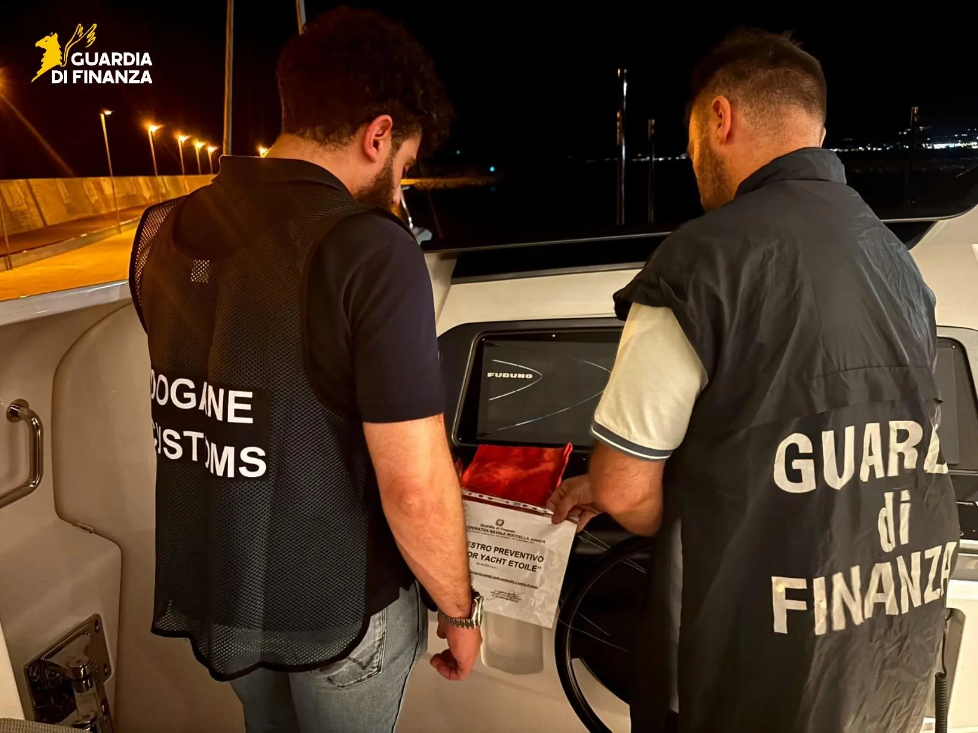 Roccella Jonica, yacht sotto sequestro per contrabbando aggravato: contestati oltre 2 milioni di euro di diritti doganali\n