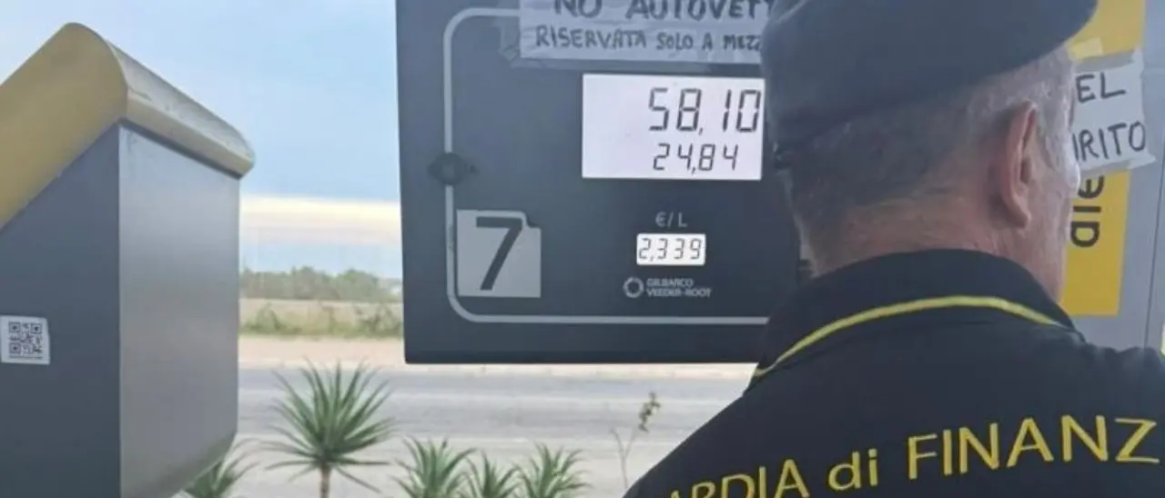 Gasolio annacquato a un distributore di Crotone,\u00A0sequestrati 13mila litri di carburante e gestore denunciato\n