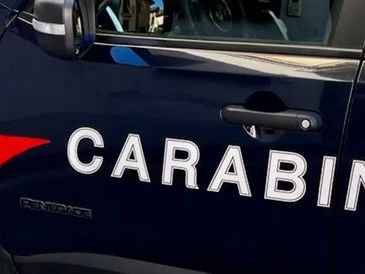 Lamezia, trovato coltello in bagno: i carabinieri sventano ‘vendetta’ di studente contro la prof