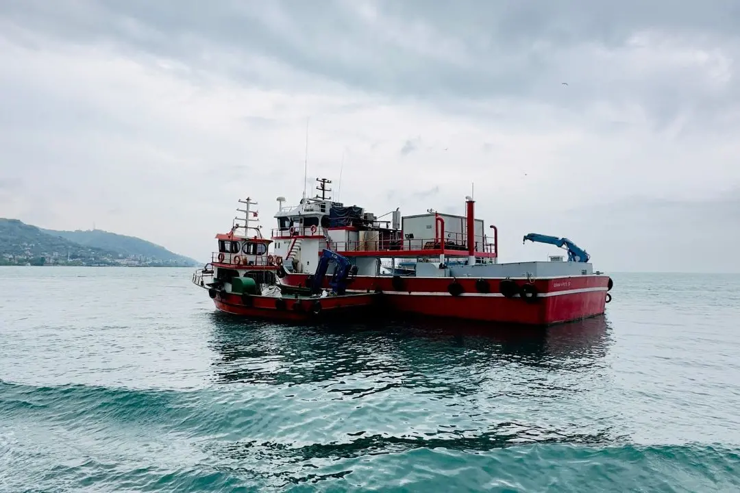 <p>Caro carburante, armatori pronti a bloccare lo Stretto: 100 pescherecci tra Sicilia e Calabria il 22 ottobre</p>