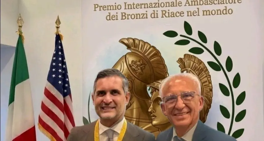 Antonio Errigo premiato a New York come Ambasciatore dei Bronzi di Riace nel Mondo: «Porterò con me il nome di Reggio Calabria»\n