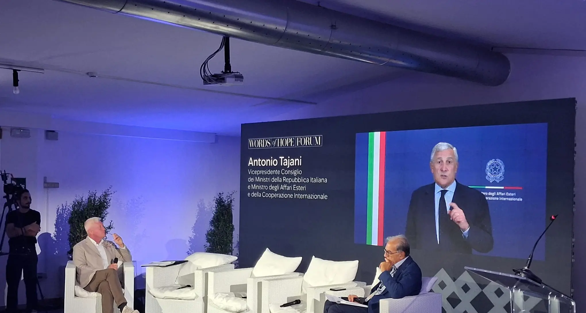 Intelligenza artificiale, dalla Calabria il confronto sull’innovazione. Tajani:\u00A0\u00A0«Questa regione è una grande piattaforma di innovazione»\n