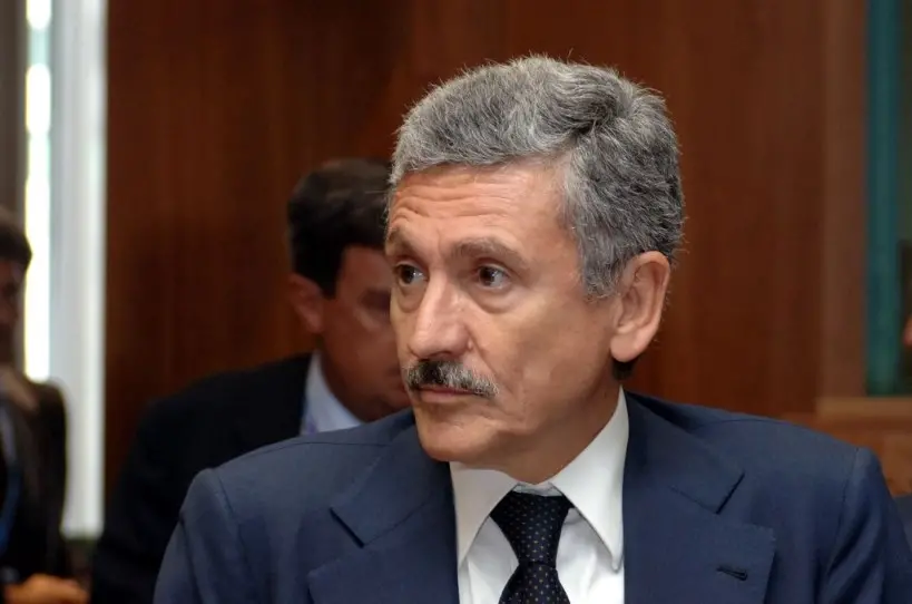D’Alema torna in campo e prova a disinnescare le primarie: i sindaci come terza via tra Schlein e Conte\n
