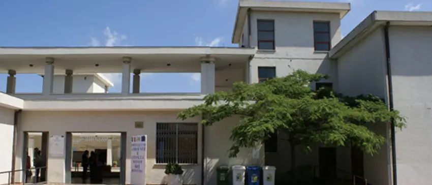 Lamezia, lo choc della professoressa scampata all’accoltellamento: «Non ci volevo credere. Da quando ho saputo non sto bene»\n