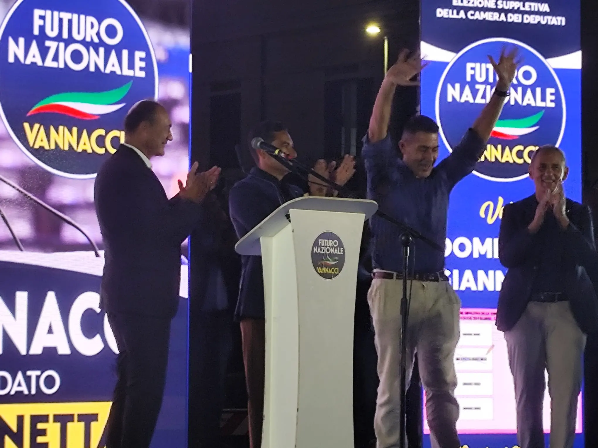 Vannacci a piazza Duomo: «La nostra è una destra di principi e valori, oggi è quasi un presagio per le politiche»\n