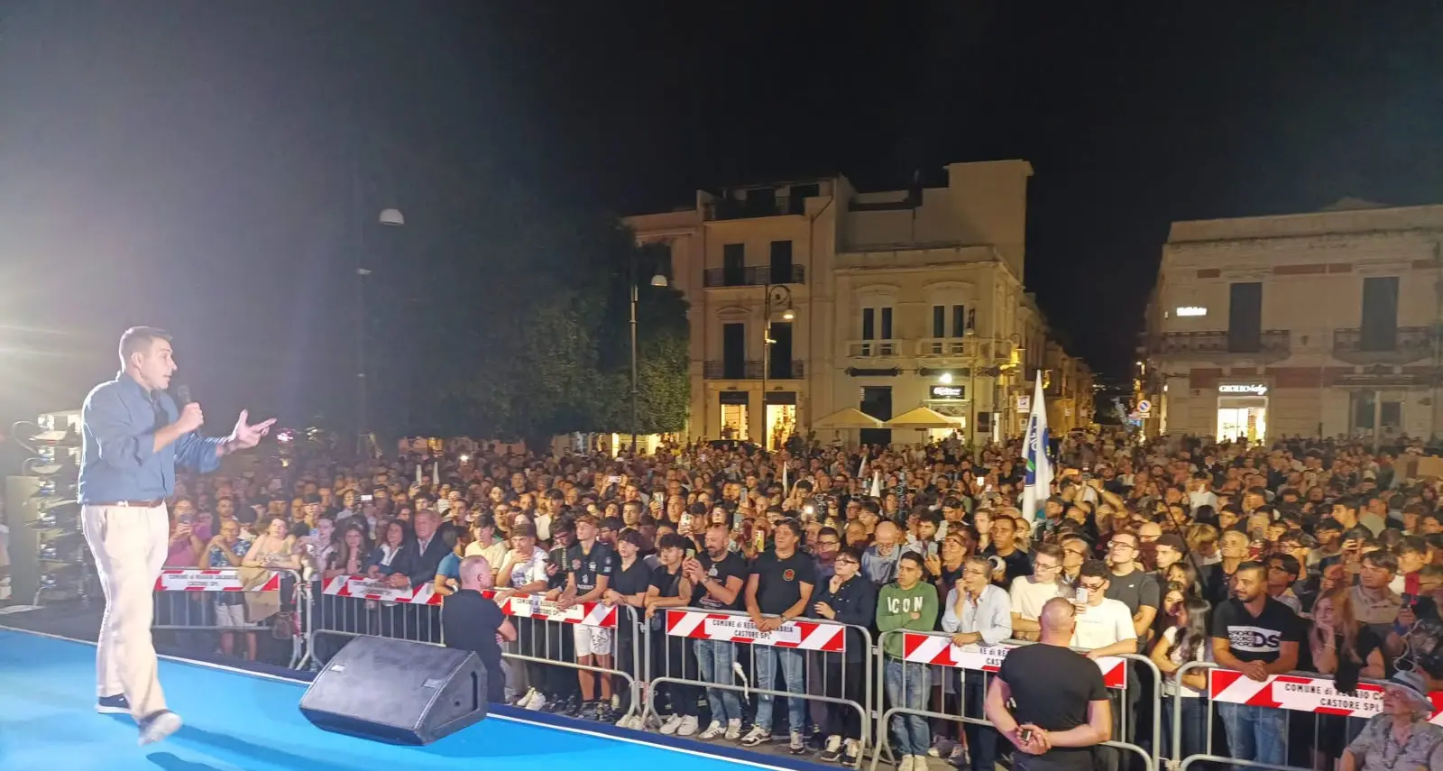 <p>Vannacci a Reggio Calabria: «Qui non per contrastare Forza Italia ma se sono nervosi <span style=\"color:hsl(0, 75%, 60%);\">prendano una camomilla</span>»</p>