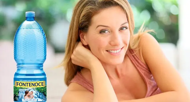 La bellezza autentica con acqua Fontenoce: il segreto quotidiano per la salute della pelle dopo i 40 anni\n