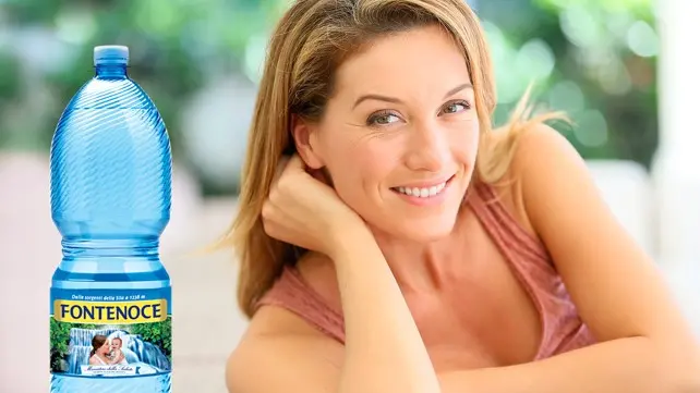 La bellezza autentica con acqua Fontenoce: il segreto quotidiano per la salute della pelle dopo i 40 anni\n