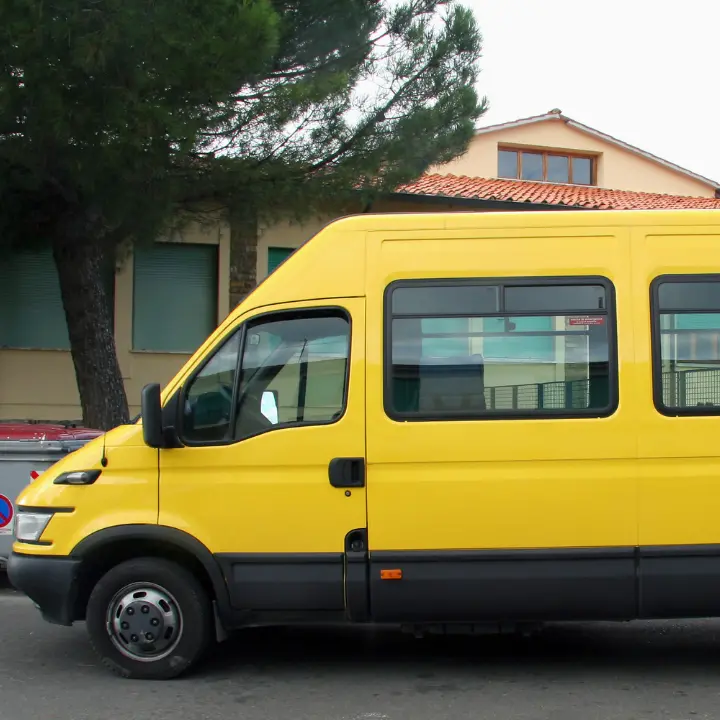 A Zungri\u00A0scuolabus ancora in officina nonostante l’inizio delle lezioni, famiglie in difficoltà: «Ogni anno la stessa storia»\n