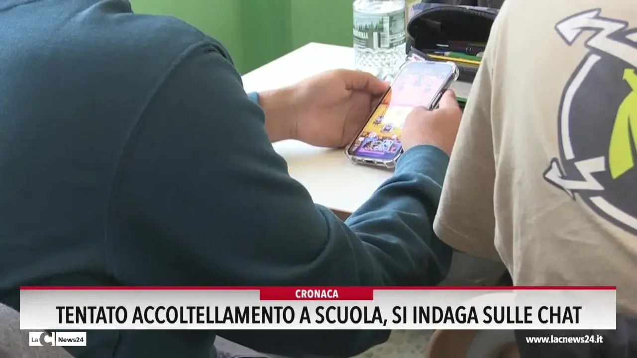 Tentato accoltellamento a scuola, si indaga sulle chat