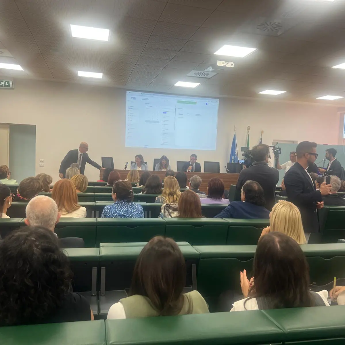 Psicologi gratis e assistenza h24, la Calabria lancia “Parliamone Insieme”\n