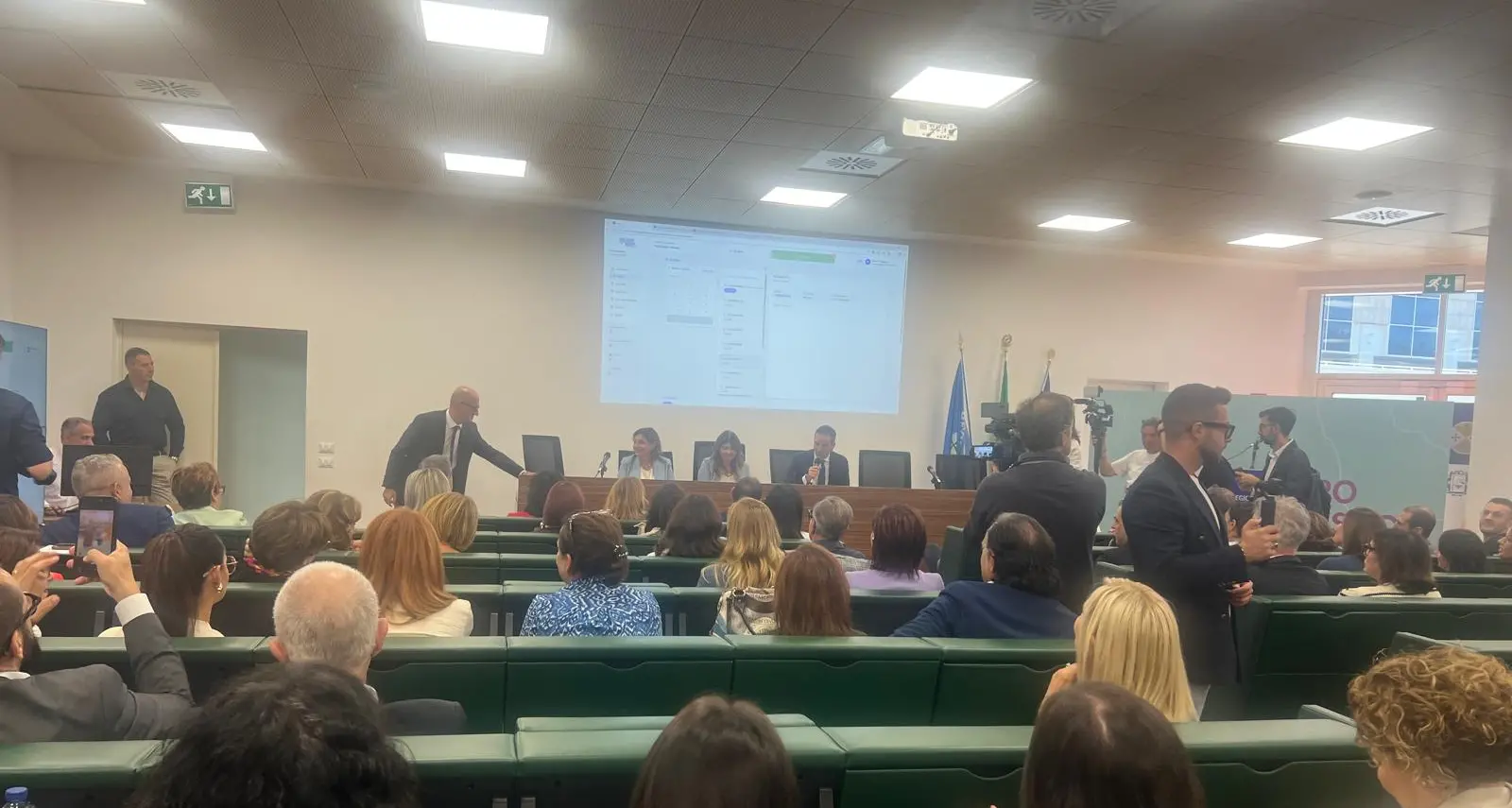 Psicologi gratis e assistenza h24, la Calabria lancia “Parliamone Insieme”\n