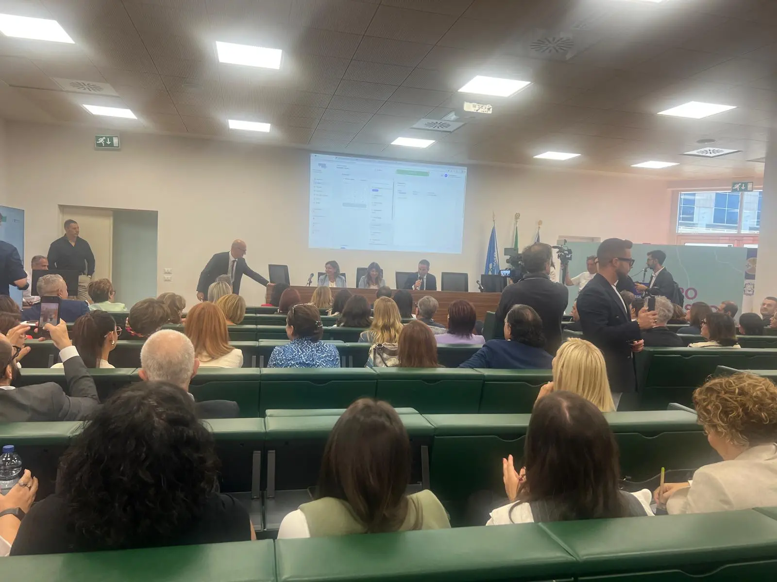 Psicologi gratis e assistenza h24, la Calabria lancia “Parliamone Insieme”\n