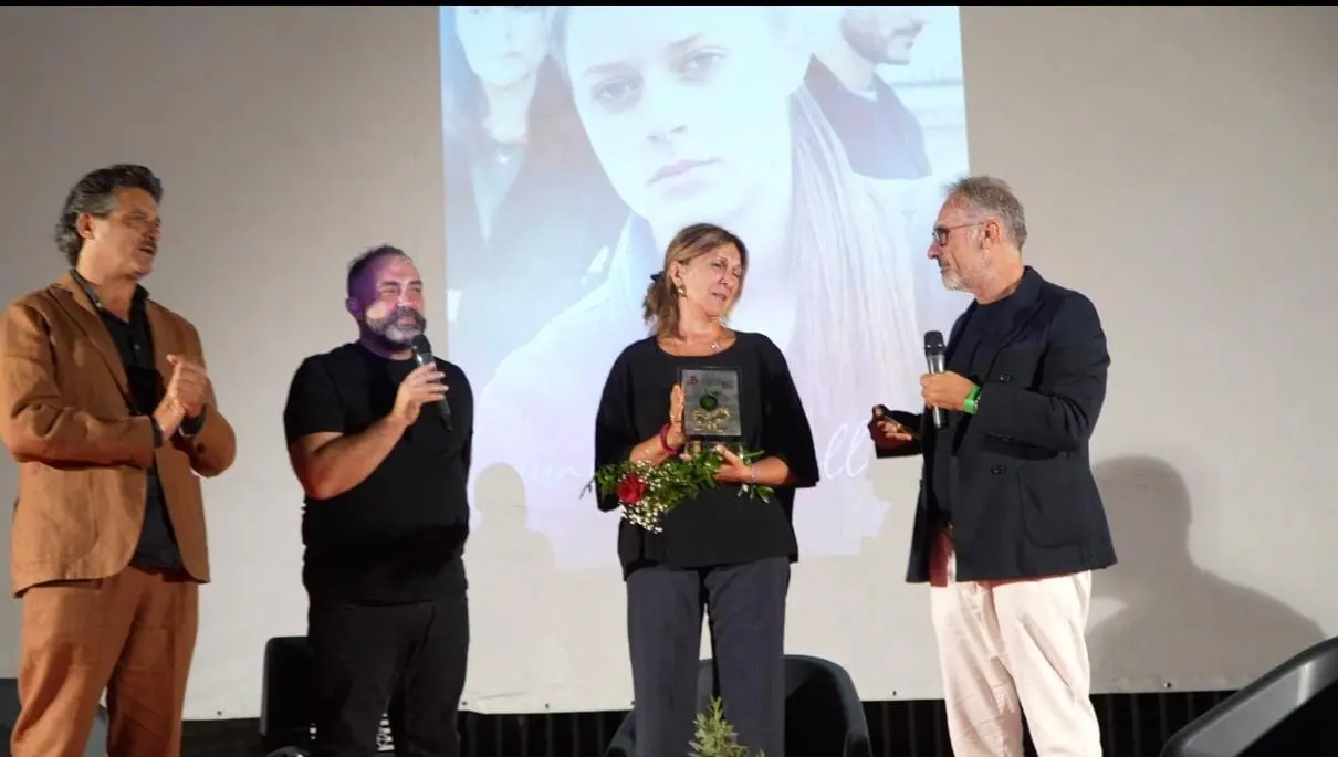 Isabella Leoni premiata con il Bergamotto d’argento: «Qualcosa di Lilla» porta la bulimia sullo schermo\n