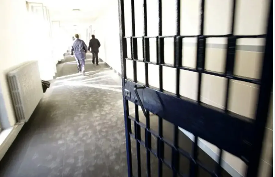 Dal carcere ordina l’assunzione del figlio, poi mandarini, gasolio e 2mila euro: le accuse della Dda a Giovanni Arturi\n