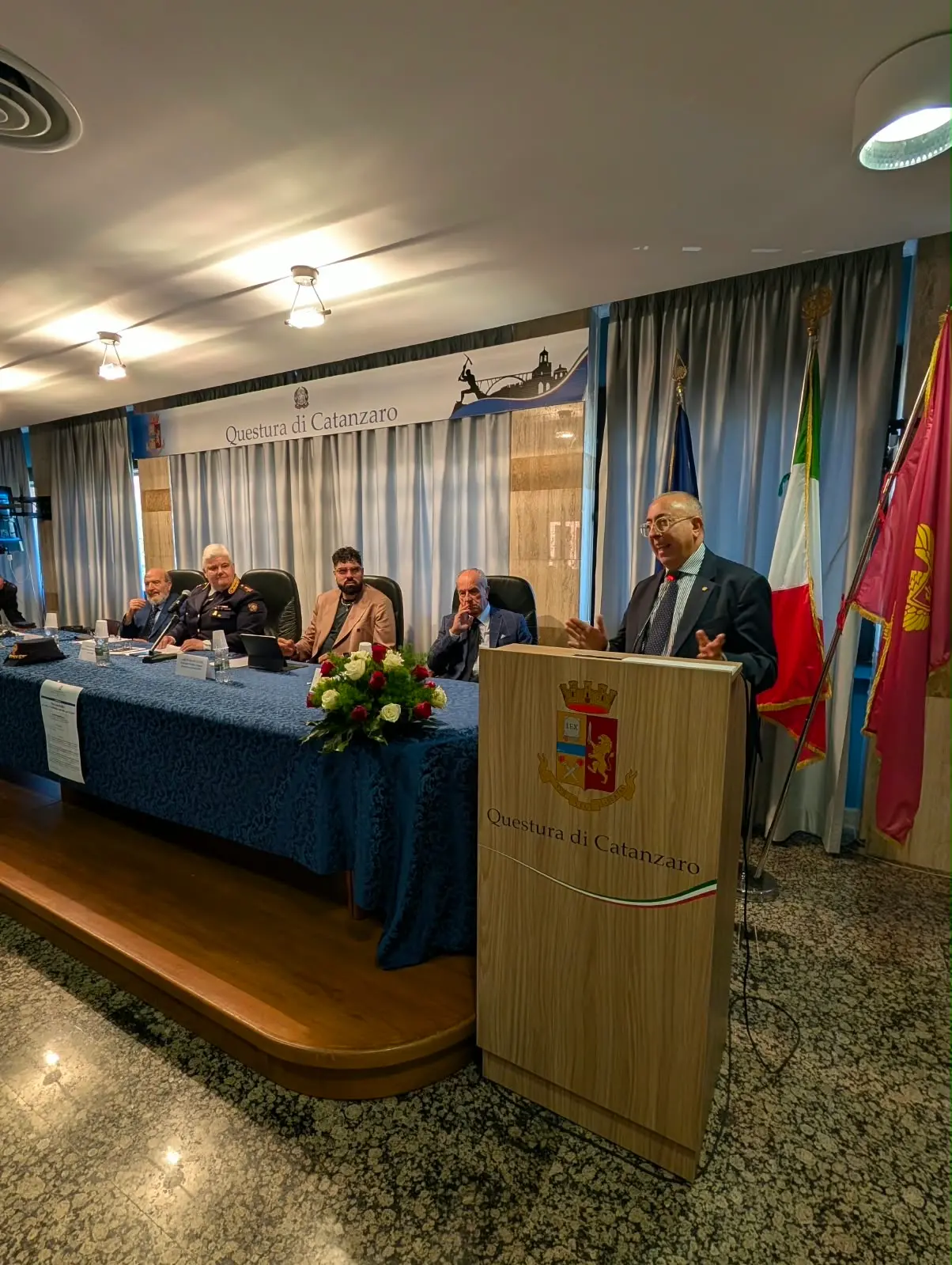 Il Compartimento della Polizia Stradale per la Calabria ricorda l’Assistente Capo Coordinatore scomparso nel 2020 Vincenzo Rotella\n